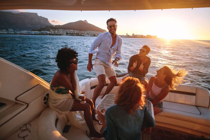 How to Host a Yacht Party (Guide)
