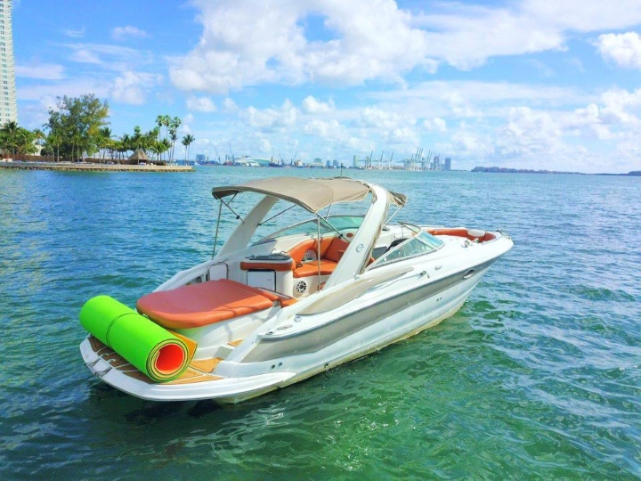 34 ft Crownline Party Boat - Best Boat Rentals for Labor Day Weekend