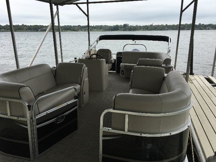 Pontoon - Best Boat Rentals for Labor Day Weekend