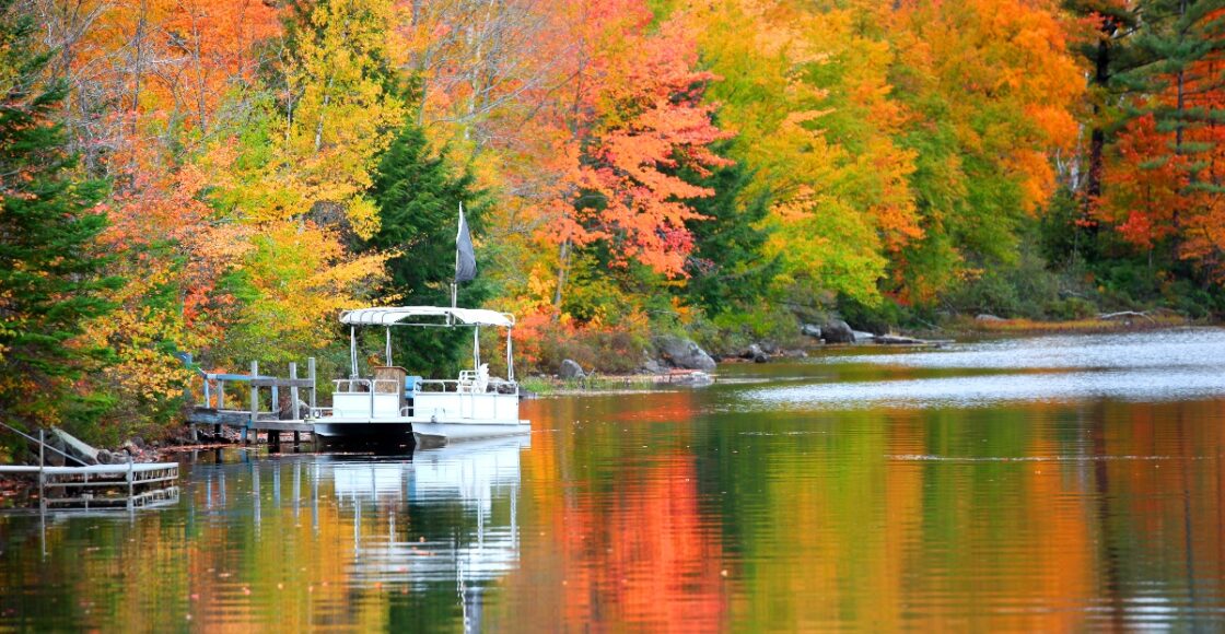 Best Fall Foliage Destinations to Explore by Boat