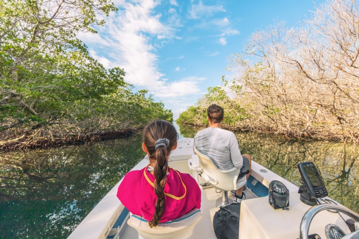 fishing guide vs a charter