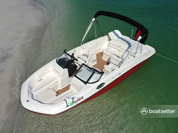 Spacious Bayliner Bowrider perfect for cruising!