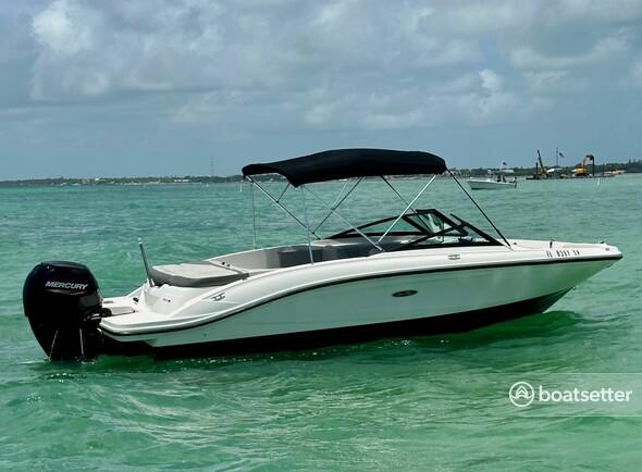 Explore & Enjoy the Waters of Islamorada on our 21ft SeaRay Bowrider!