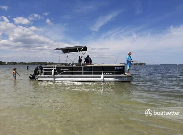 24ft Spacious Comfortable Pontoon / Fuel Included (Seats 12 people)