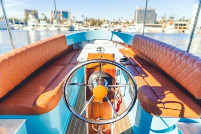 Beautiful Electric Leisure Boat 