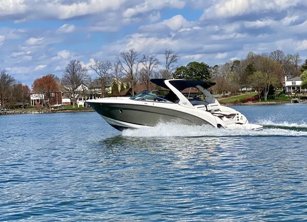 32FT ALL-INCLUSIVE YACHT (CAPTAINED) - LAKE NORMAN