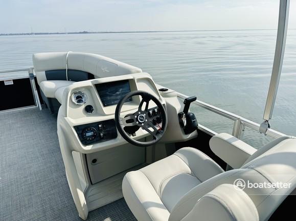BRAND NEW 2023 TriToon 22 Ft. 175 Hp. 12 Persons
